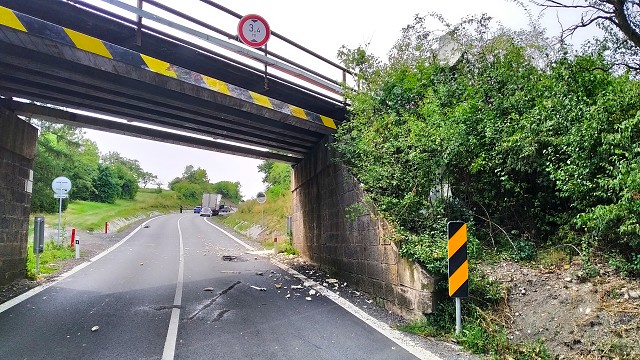 19. 8. 22 - nehoda nákl. automobilu, ul. Černčická