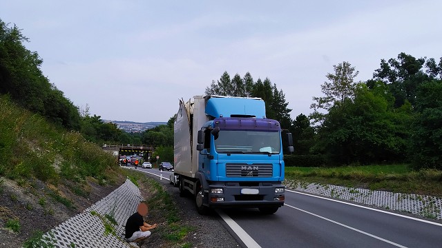 19. 8. 22 - nehoda nákl. automobilu, ul. Černčická