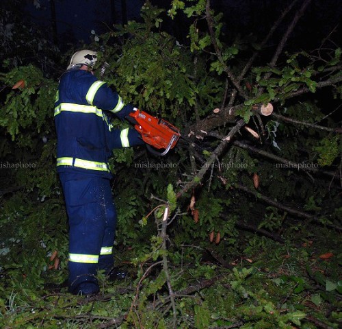 20. 6. 07 - odstranění 3 spadlých stromů, Bohuslavice
