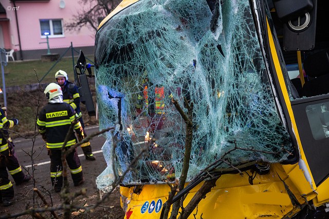 17. 1. 19 - dopravní nehoda autobusu, Černčice