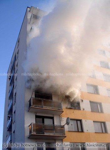18. 11. 07 - požár bytu v panelovém domě, ul. TGM